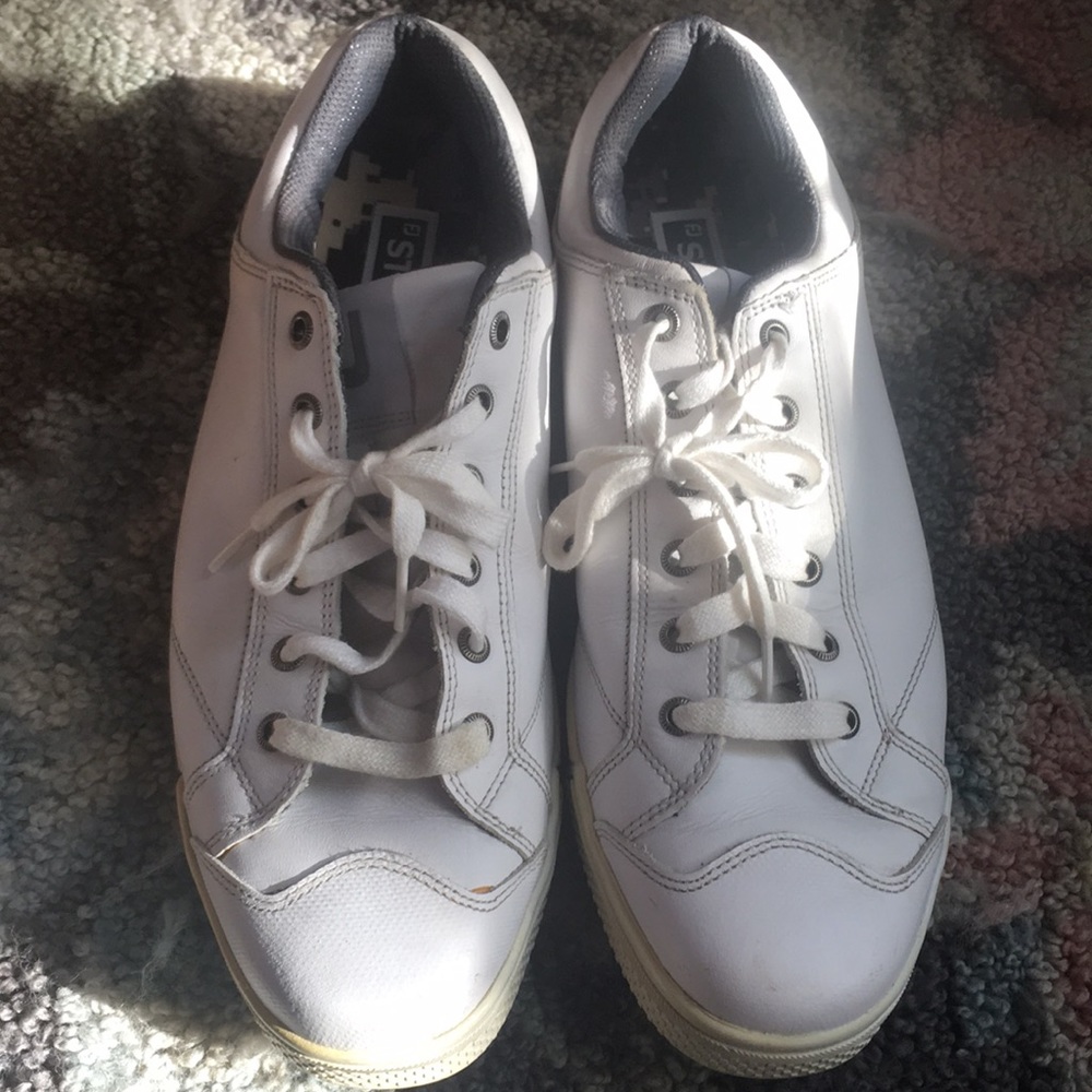 Golf white shoes